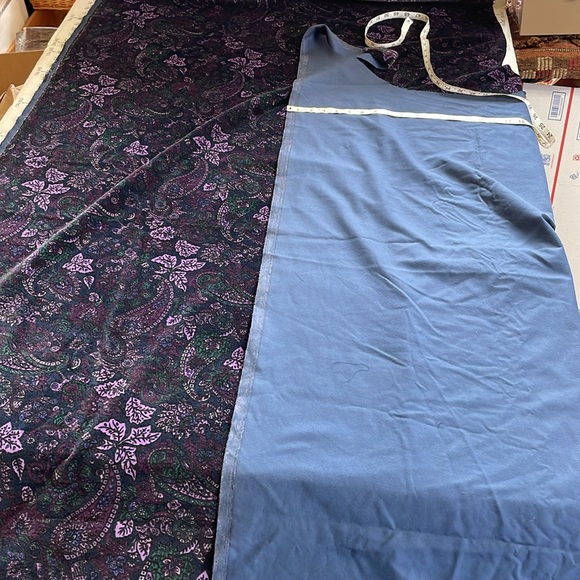 Dark purple paisley soft velour fabric remnant, reversible w navy backing - Picture 8 of 11